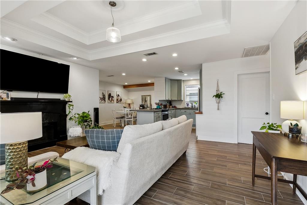 2 DAVIS Boulevard
