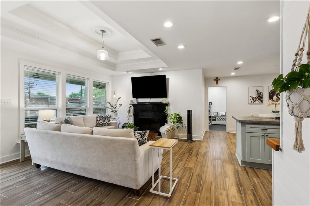 2 DAVIS Boulevard