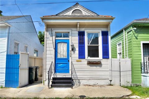 732 PLEASANT Street New Orleans LA 70115