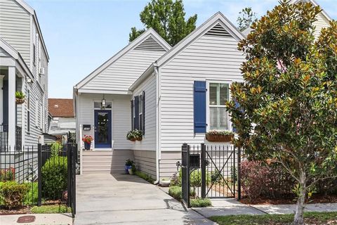 Photo of 1806 FERN Street, New Orleans, LA 70118 (MLS # 2560805)