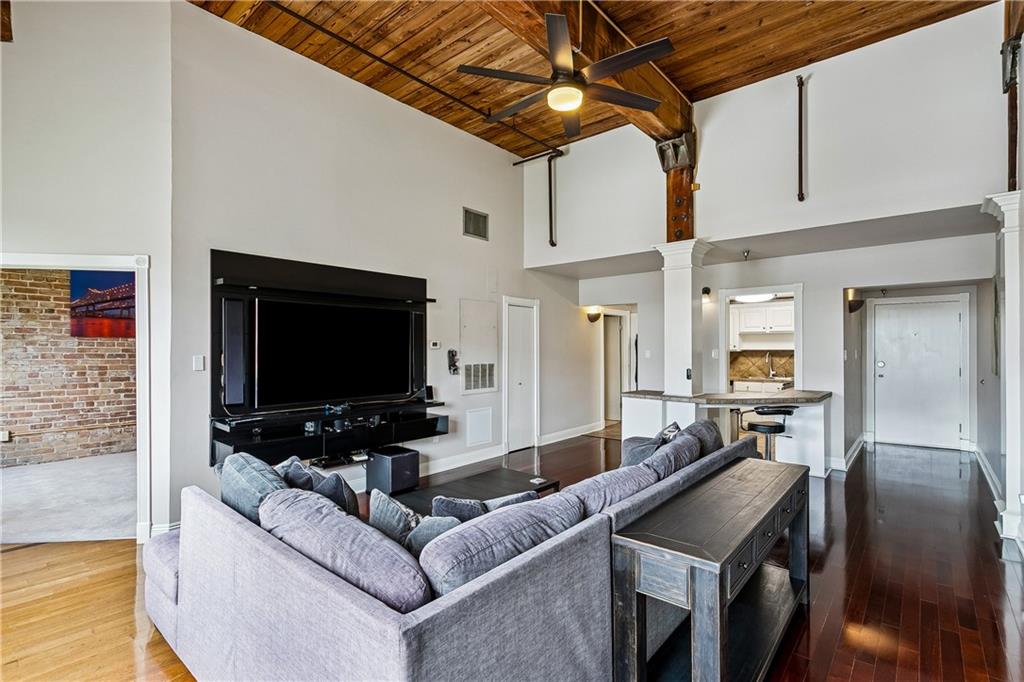 1107 S PETERS Street 302