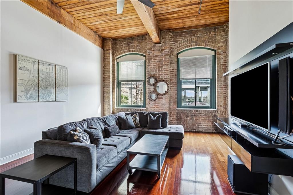 1107 S PETERS Street 302