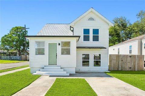 3300 Clematis Street, New Orleans, LA 70122 - #: 2485041