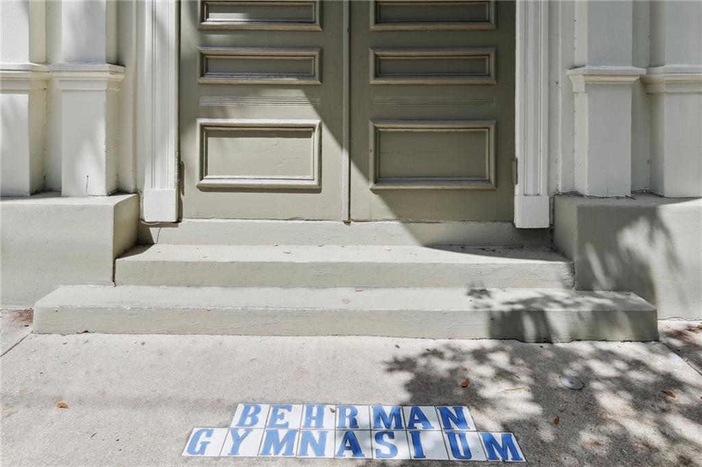 2801 PRYTANIA Street