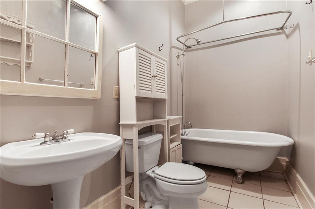 New Orleans, Louisiana 70115, United States, 4 Bedrooms Bedrooms, ,2 BathroomsBathrooms,Residential,Active,108191