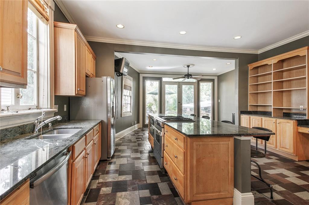 New Orleans, Louisiana 70115, United States, 4 Bedrooms Bedrooms, ,2 BathroomsBathrooms,Residential,Active,108191