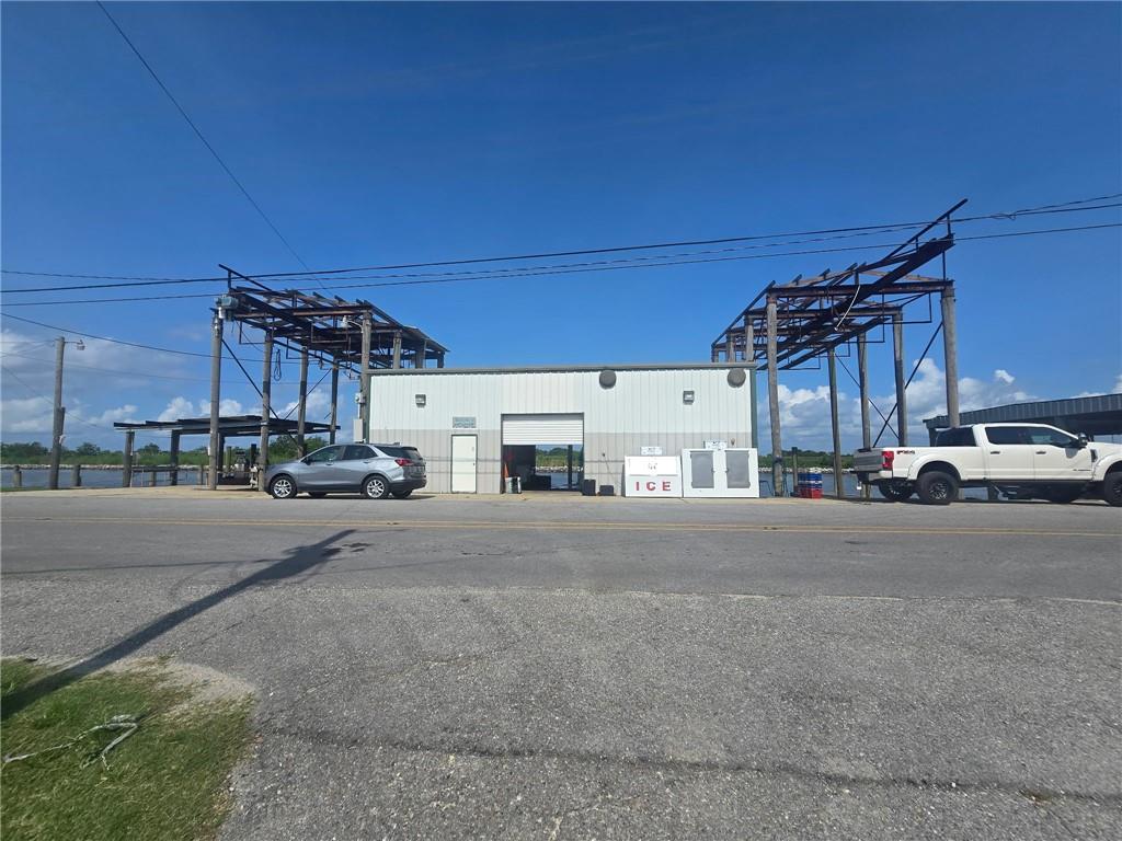 5933 DELACROIX Highway