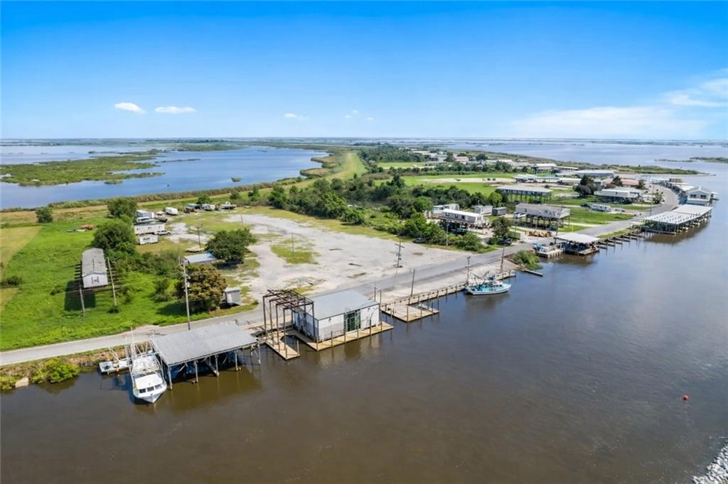 5933 DELACROIX Highway