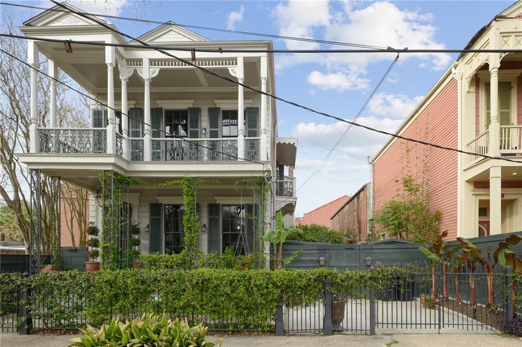 1013 RACE Street