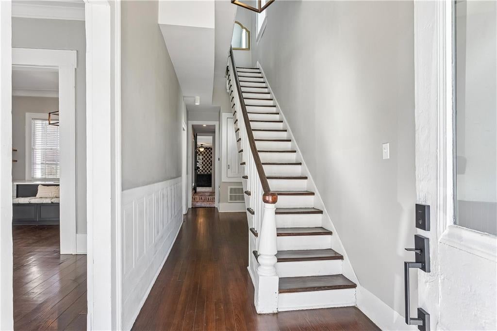 910 PLEASANT Street