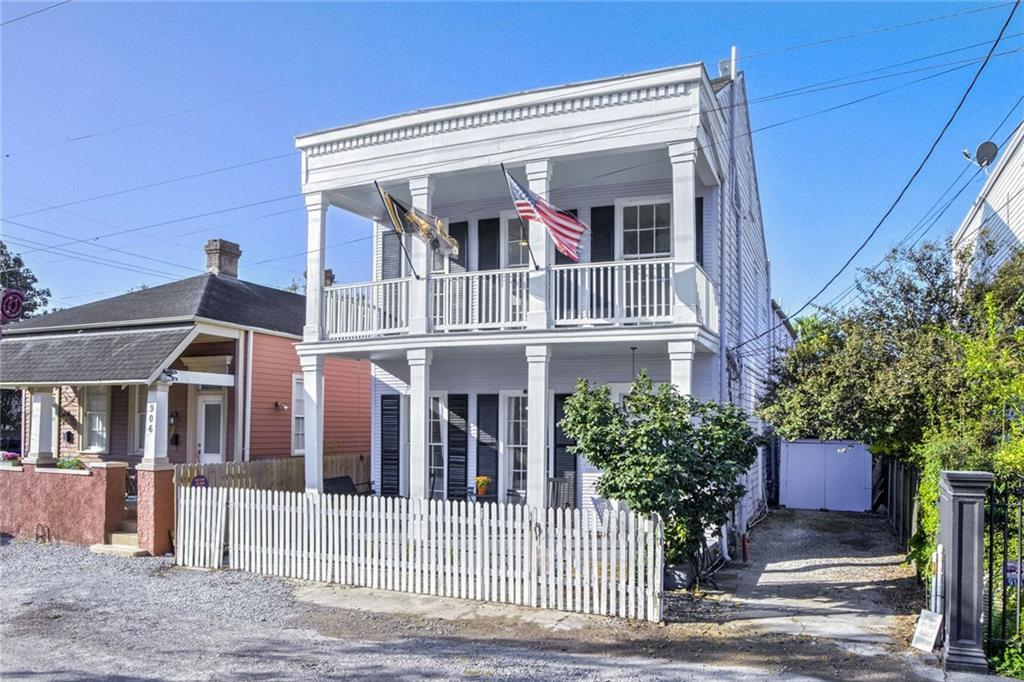 910 PLEASANT Street