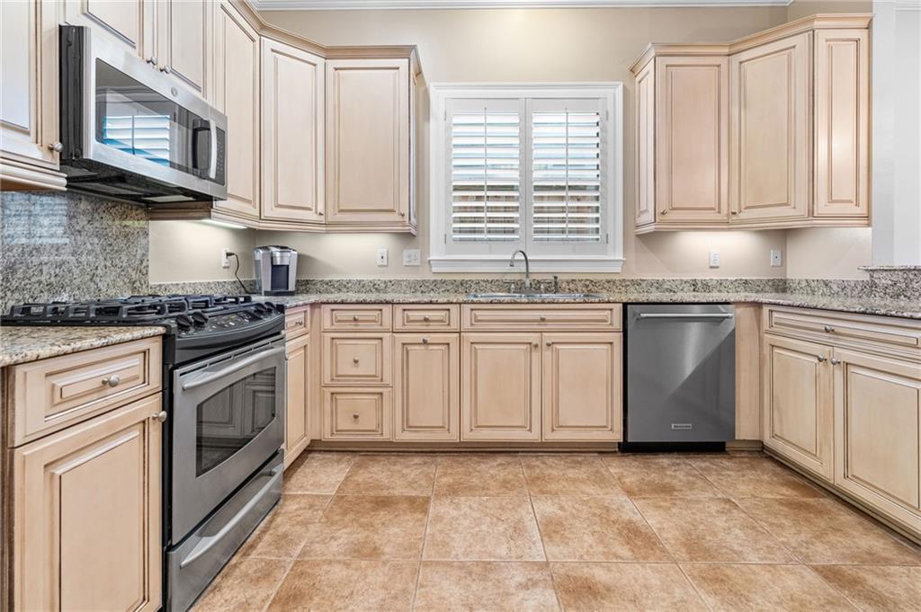 705 N WOODLAWN Avenue