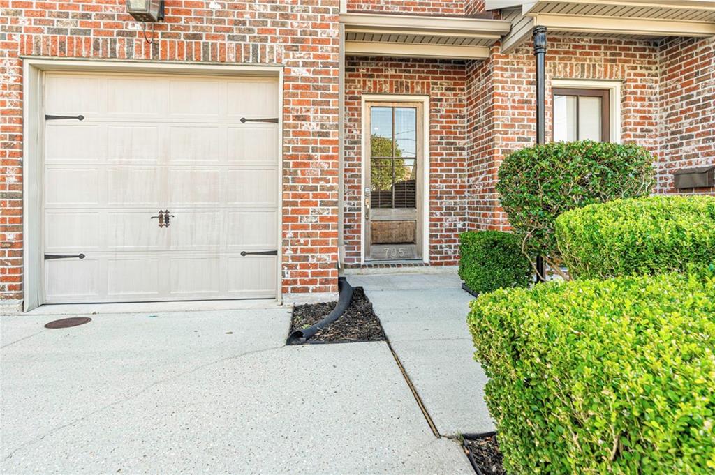 705 N WOODLAWN Avenue