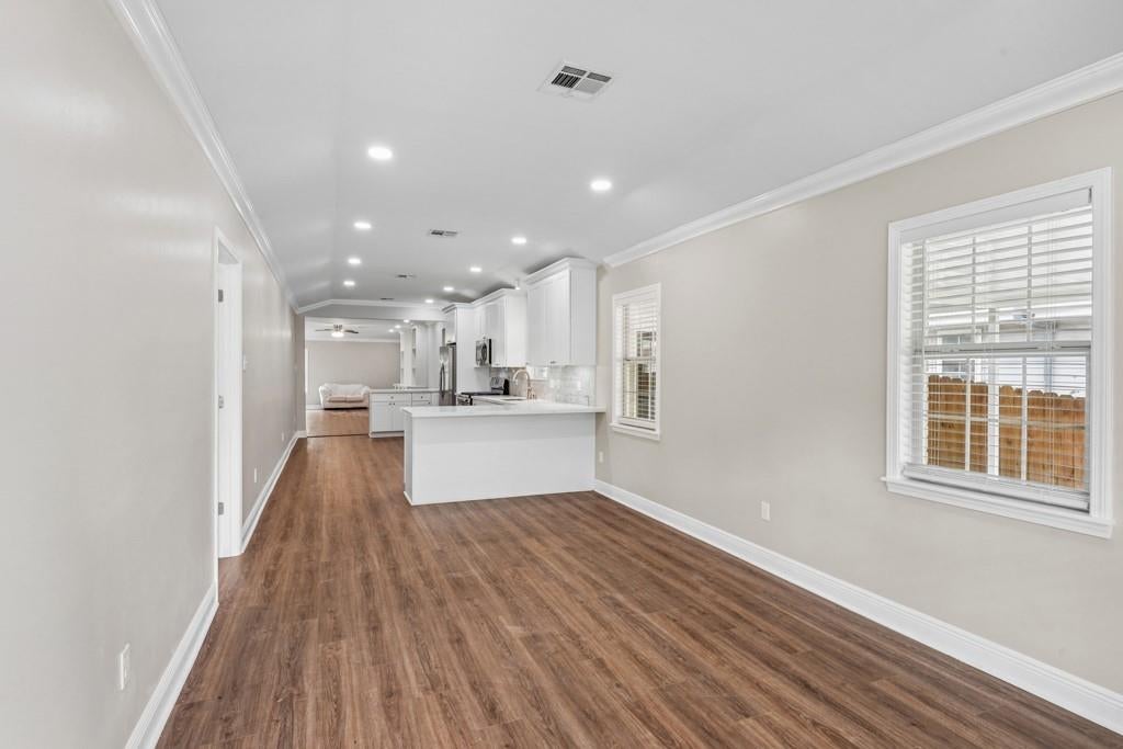 8 OAKLAND Avenue