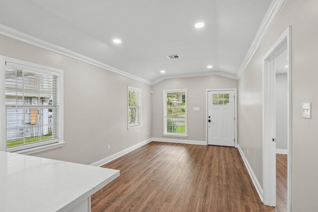 8 OAKLAND Avenue