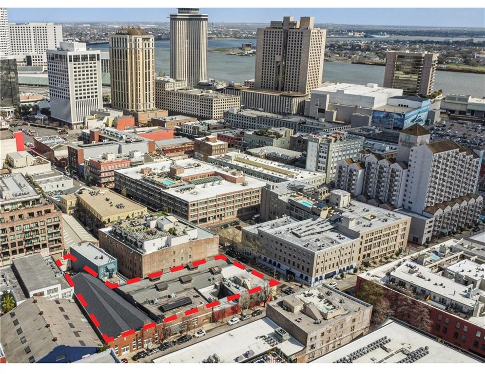 747 TCHOUPITOULAS Street