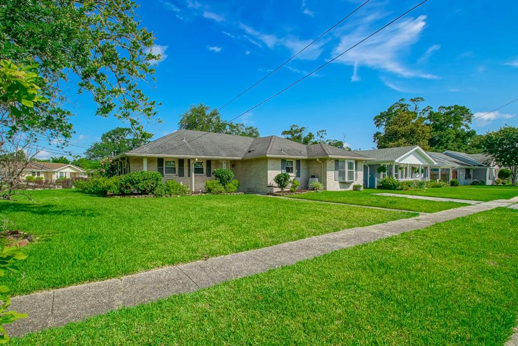 42 HENNESSEY Court