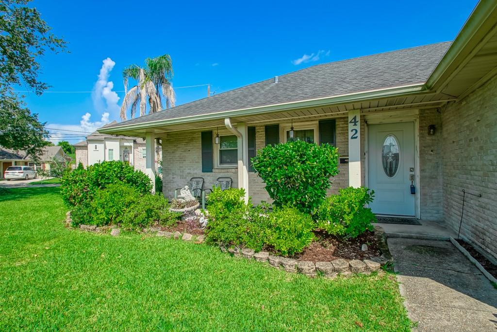 42 HENNESSEY Court