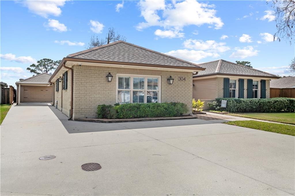 304 GLENMEADE Court