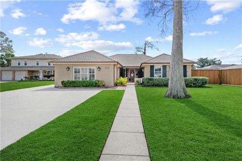 304 GLENMEADE Court Gretna LA 70056