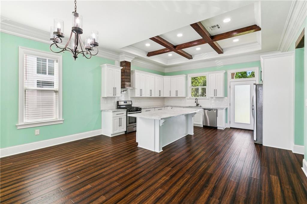90 E CLAIBORNE Square