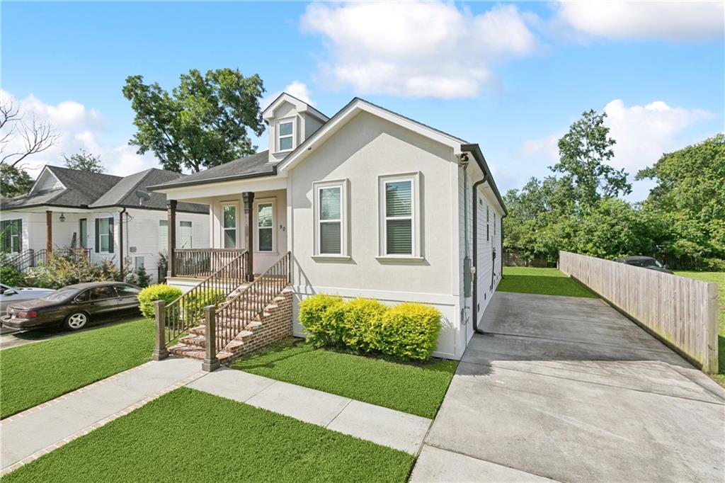 90 E CLAIBORNE Square