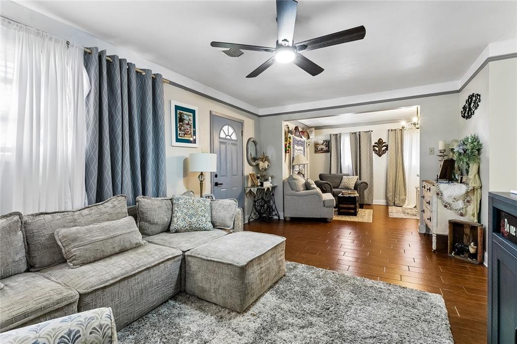 10520 BOLIVAR Street