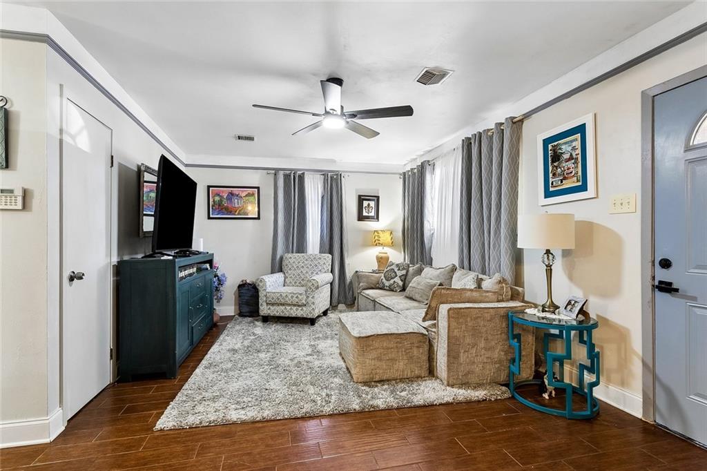 10520 BOLIVAR Street