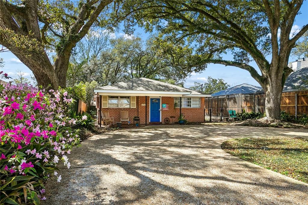 10520 BOLIVAR Street