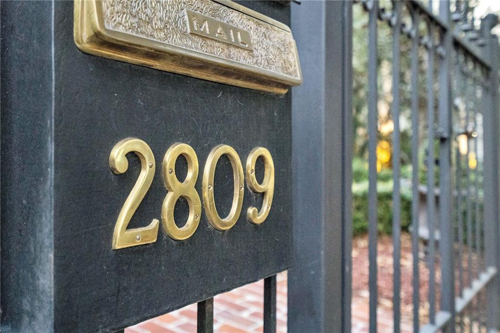 2809 PRYTANIA Street