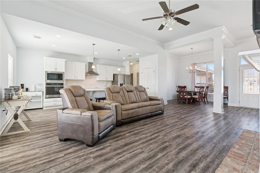 205 COVE POINTE Drive