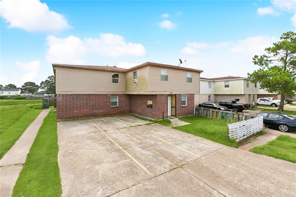 953 E MONTEREY Court