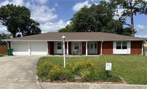 242 WILLOW Drive Gretna LA 70053