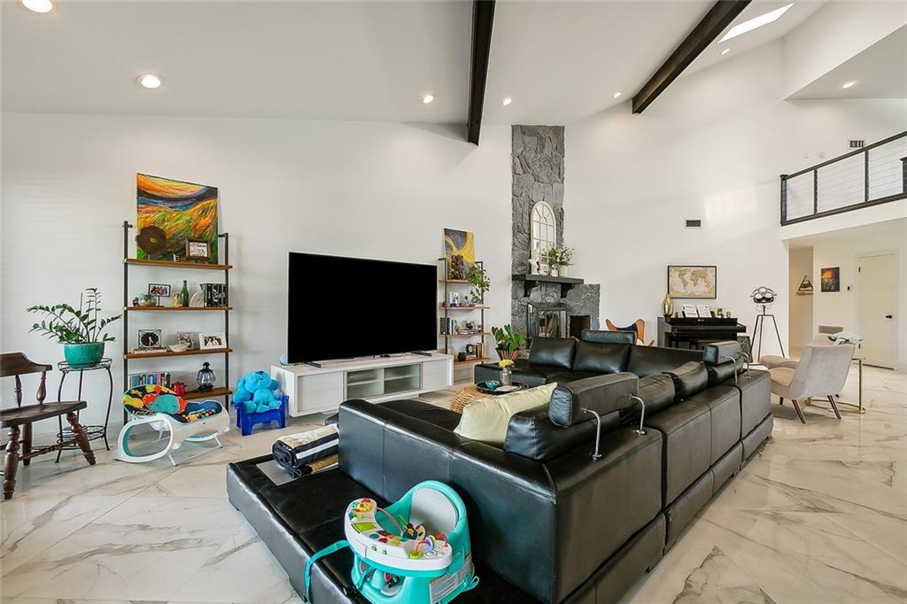 1800 LAKE SALVADOR Drive