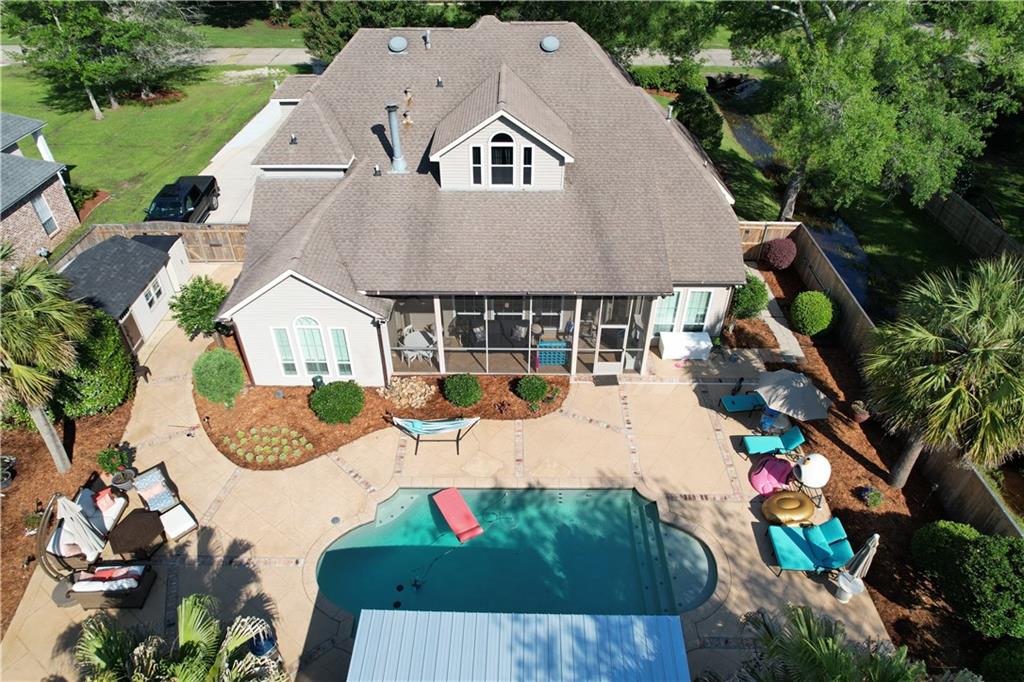 Mandeville, Louisiana 70448, United States, 5 Bedrooms Bedrooms, ,4 BathroomsBathrooms,Residential,Pending,27588