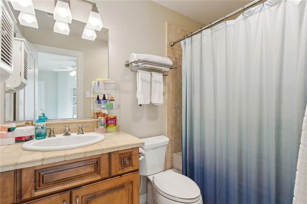 Mandeville, Louisiana 70448, United States, 5 Bedrooms Bedrooms, ,4 BathroomsBathrooms,Residential,Pending,27588