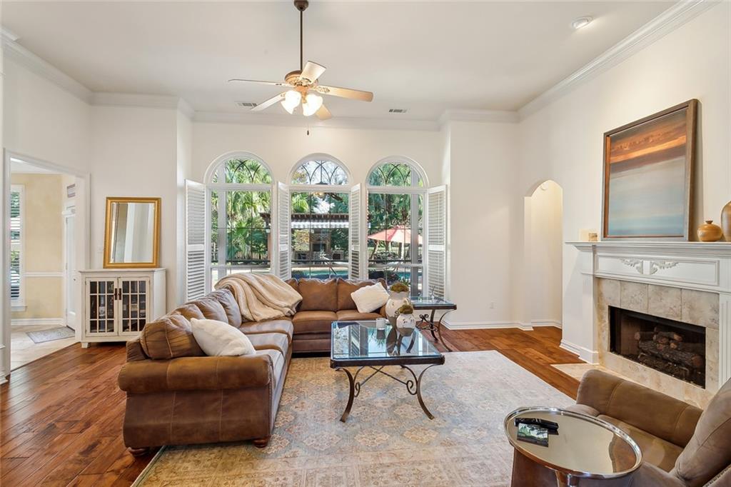 Mandeville, Louisiana 70448, United States, 5 Bedrooms Bedrooms, ,4 BathroomsBathrooms,Residential,Pending,27588