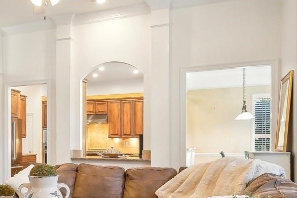 Mandeville, Louisiana 70448, United States, 5 Bedrooms Bedrooms, ,4 BathroomsBathrooms,Residential,Pending,27588