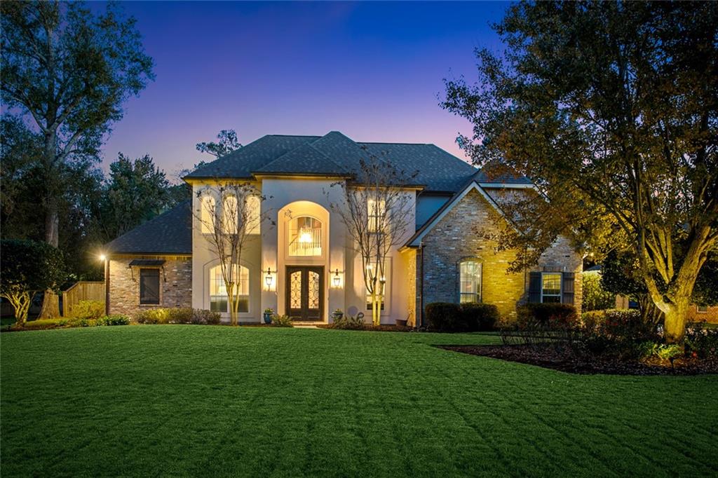 Mandeville, Louisiana 70448, United States, 5 Bedrooms Bedrooms, ,4 BathroomsBathrooms,Residential,Pending,27588