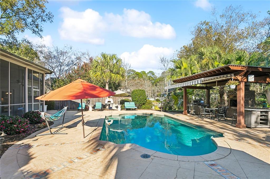 Mandeville, Louisiana 70448, United States, 5 Bedrooms Bedrooms, ,4 BathroomsBathrooms,Residential,Pending,27588