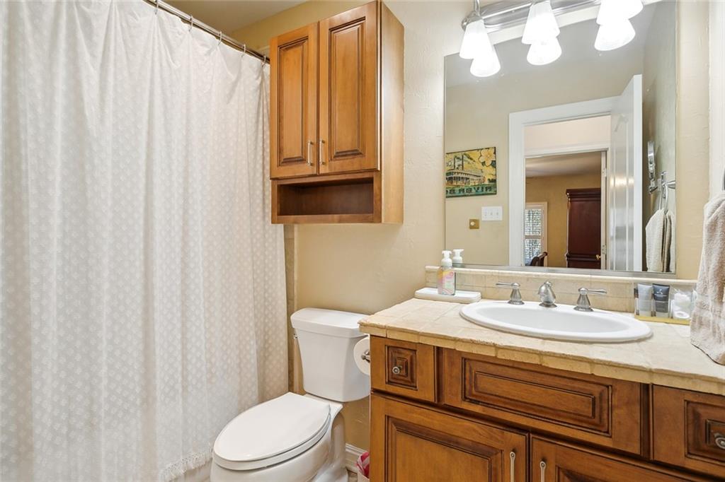 Mandeville, Louisiana 70448, United States, 5 Bedrooms Bedrooms, ,4 BathroomsBathrooms,Residential,Pending,27588