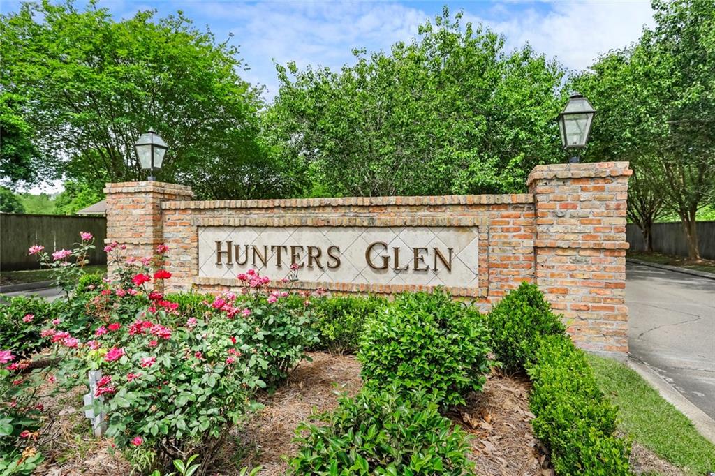 Mandeville, Louisiana 70448, United States, 5 Bedrooms Bedrooms, ,4 BathroomsBathrooms,Residential,Pending,27588