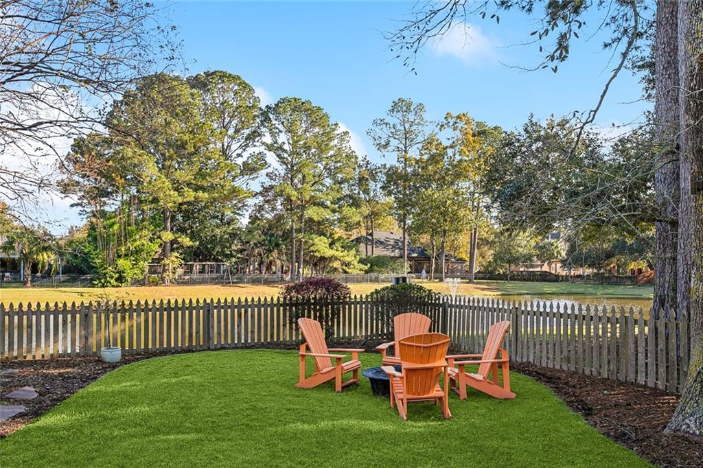 Mandeville, Louisiana 70448, United States, 5 Bedrooms Bedrooms, ,4 BathroomsBathrooms,Residential,Pending,27588