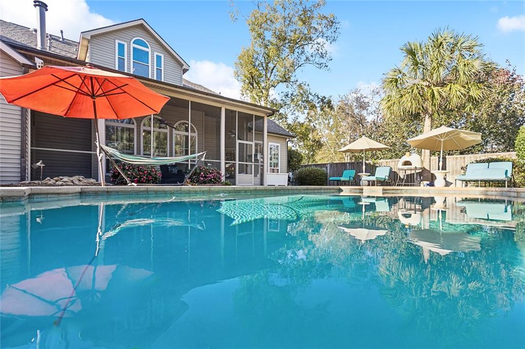 Mandeville, Louisiana 70448, United States, 5 Bedrooms Bedrooms, ,4 BathroomsBathrooms,Residential,Pending,27588