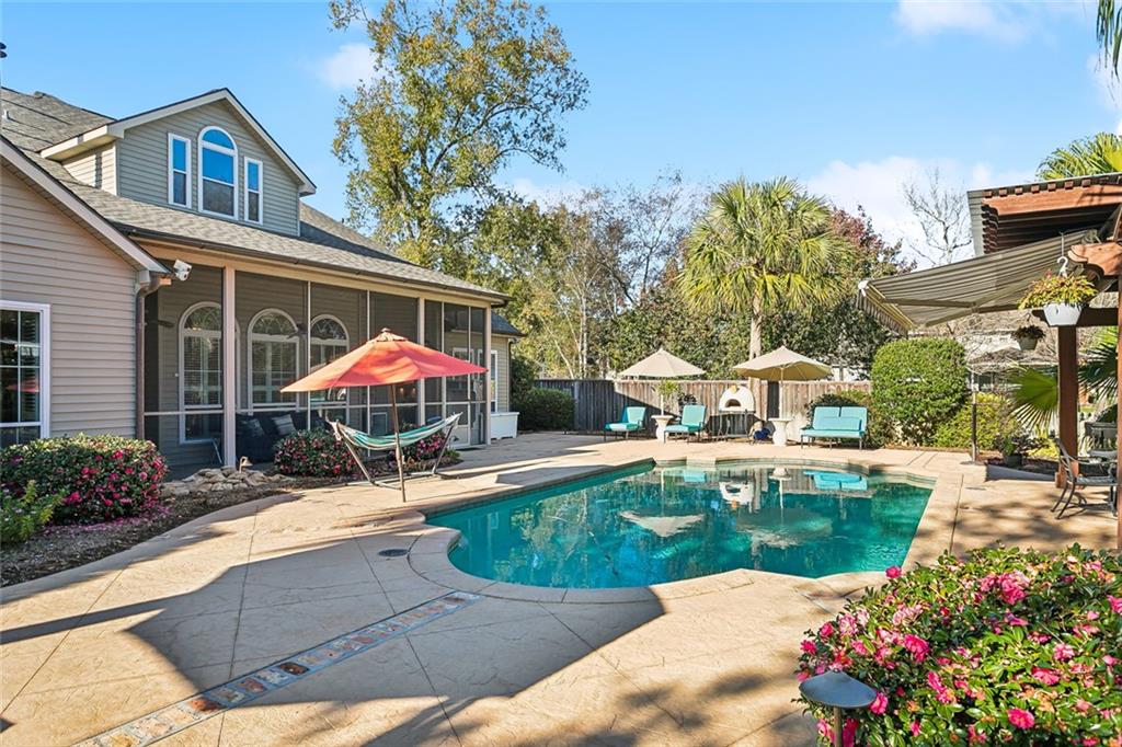 Mandeville, Louisiana 70448, United States, 5 Bedrooms Bedrooms, ,4 BathroomsBathrooms,Residential,Pending,27588