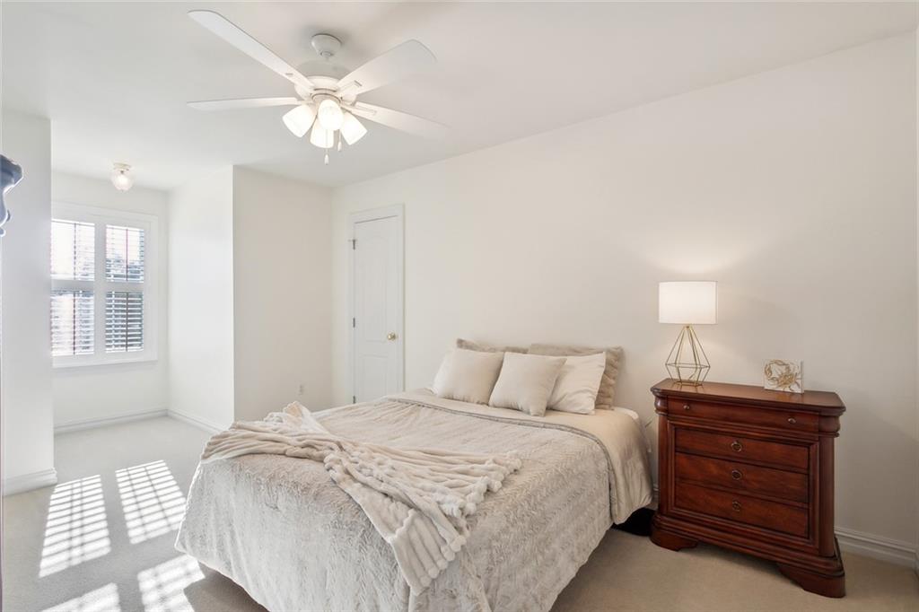 Mandeville, Louisiana 70448, United States, 5 Bedrooms Bedrooms, ,4 BathroomsBathrooms,Residential,Pending,27588