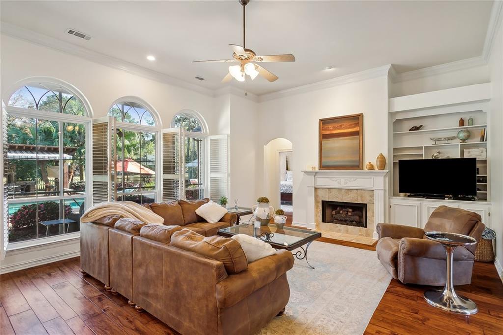 Mandeville, Louisiana 70448, United States, 5 Bedrooms Bedrooms, ,4 BathroomsBathrooms,Residential,Pending,27588