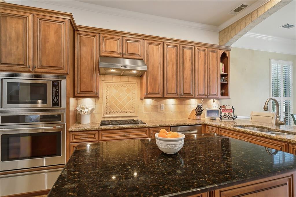 Mandeville, Louisiana 70448, United States, 5 Bedrooms Bedrooms, ,4 BathroomsBathrooms,Residential,Pending,27588