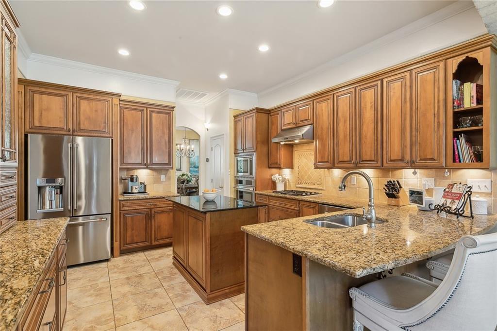 Mandeville, Louisiana 70448, United States, 5 Bedrooms Bedrooms, ,4 BathroomsBathrooms,Residential,Pending,27588