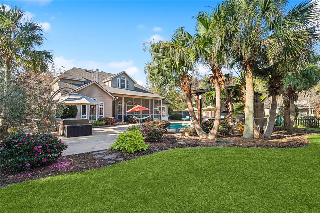 Mandeville, Louisiana 70448, United States, 5 Bedrooms Bedrooms, ,4 BathroomsBathrooms,Residential,Pending,27588